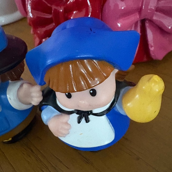 Fisher Price Little People, Pilgrims, Pilgrim boy and Girl, Apple, Thanksgiving - Picture 3 of 6